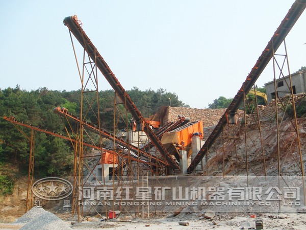 水泥生產(chǎn)線(xiàn)作業(yè)現場(chǎng) 水泥生產(chǎn)線(xiàn)作業(yè)現場(chǎng)