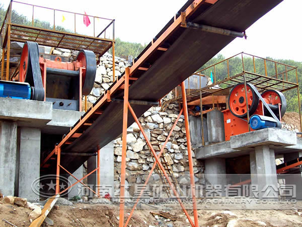 砂石生產(chǎn)線(xiàn)作業(yè)現場(chǎng) 砂石生產(chǎn)線(xiàn)作業(yè)現場(chǎng)