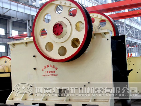 新型顎式破碎機(jī)