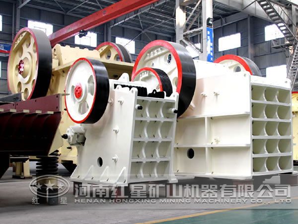 青石顎式破碎機(jī) 青石顎式破碎機(jī)