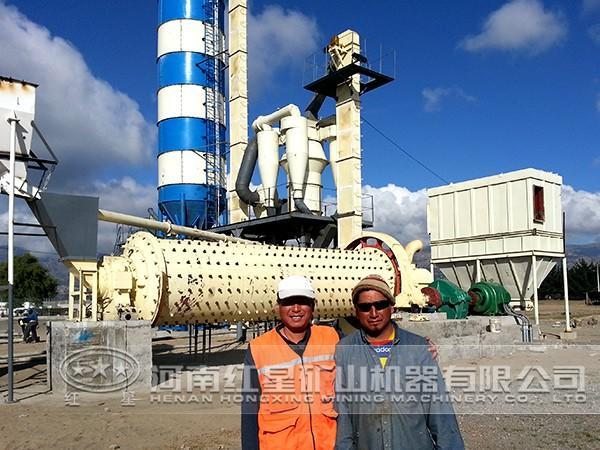 球磨機(jī)工作現(xiàn)場(chǎng) 球磨機(jī)工作現(xiàn)場(chǎng)