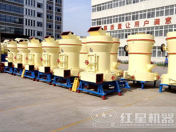 雷蒙磨粉機廠(chǎng)區一角 雷蒙磨粉機廠(chǎng)區一角