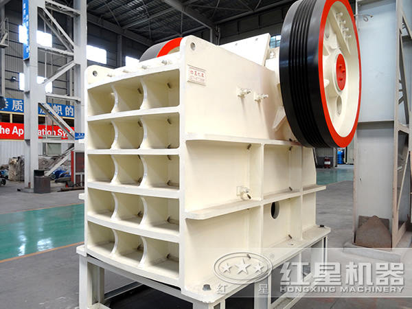 青石顎式破碎機(jī) 青石顎式破碎機(jī)