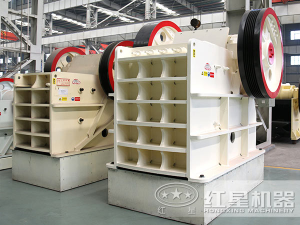 紅銻礦鄂式碎石機(jī)破碎比大 紅銻礦鄂式碎石機(jī)破碎比大