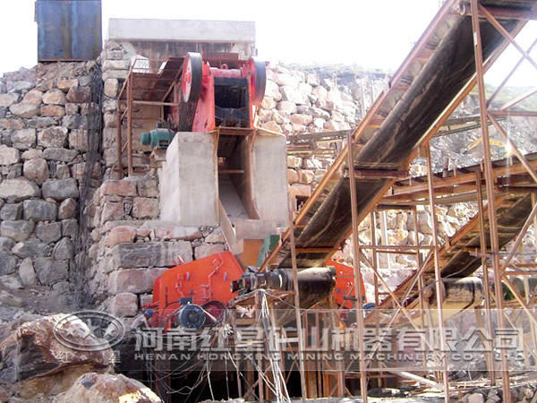 破碎生產(chǎn)線現(xiàn)場