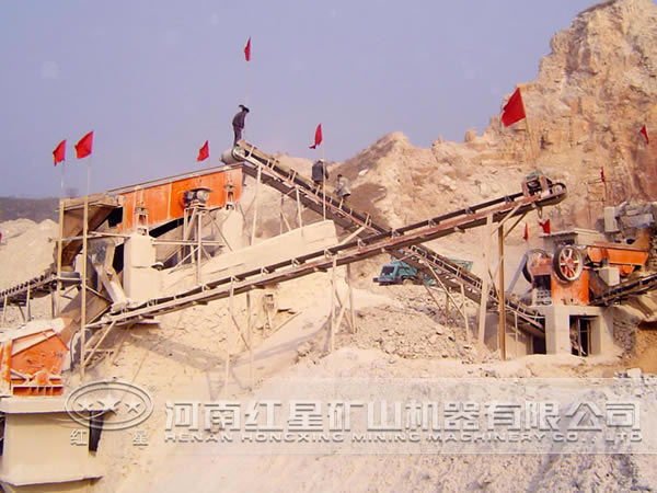 石料生產(chǎn)線現(xiàn)場(chǎng) 石料生產(chǎn)線現(xiàn)場(chǎng)