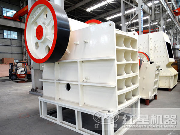 顎式破碎機生產(chǎn)車間 顎式破碎機生產(chǎn)車間