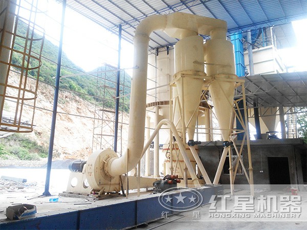 磨粉生產(chǎn)線(xiàn)現場(chǎng) 磨粉生產(chǎn)線(xiàn)現場(chǎng)