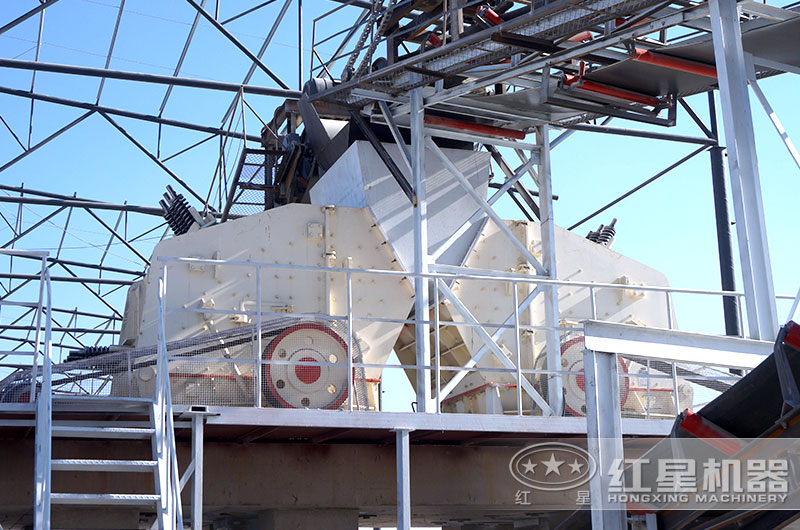 砂石料生產(chǎn)線(xiàn)現場(chǎng) 砂石料生產(chǎn)線(xiàn)現場(chǎng)