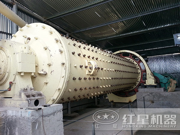 球磨機作業(yè)現場圖 球磨機作業(yè)現場圖