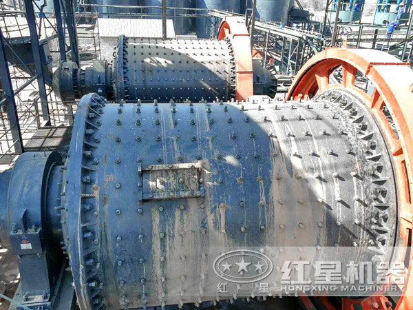 球磨機作業(yè)現(xiàn)場 球磨機作業(yè)現(xiàn)場