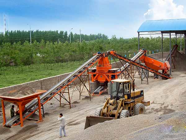 時(shí)產(chǎn)300噸機(jī)制砂機(jī)器生產(chǎn)現(xiàn)場 時(shí)產(chǎn)300噸機(jī)制砂機(jī)器生產(chǎn)現(xiàn)場