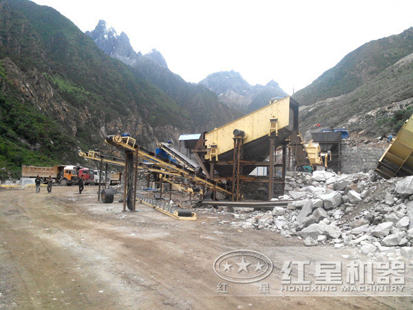 石英制砂機作業(yè)現(xiàn)場 石英制砂機作業(yè)現(xiàn)場