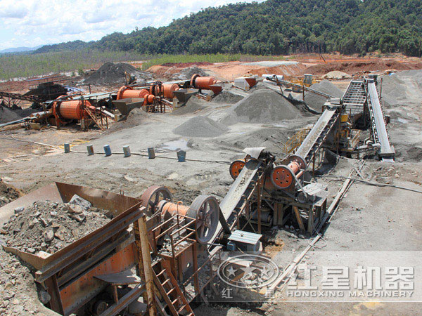 水泥球磨機(jī)作業(yè)現(xiàn)場 水泥球磨機(jī)作業(yè)現(xiàn)場