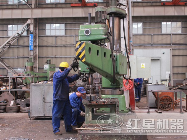 技術(shù)精湛的操作人員作業(yè)現場(chǎng)