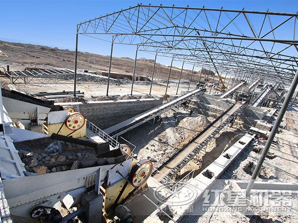 新型環(huán)保鄂式破碎機生產(chǎn)現(xiàn)場 新型環(huán)保鄂式破碎機生產(chǎn)現(xiàn)場