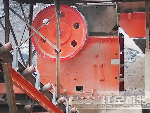 破碎生產(chǎn)線設(shè)備-顎式破碎機 破碎生產(chǎn)線設(shè)備-顎式破碎機