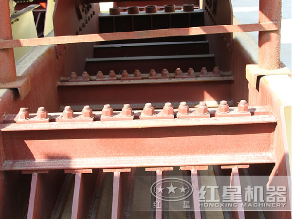 振動(dòng)給料機內部 振動(dòng)給料機內部