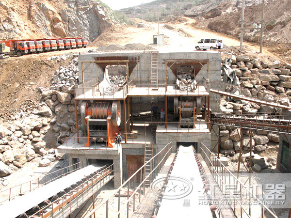 振動(dòng)給料機作業(yè)現場(chǎng) 振動(dòng)給料機作業(yè)現場(chǎng)