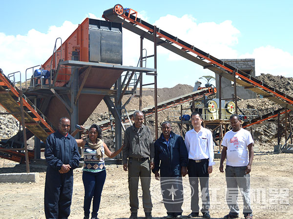 砂石料69碎石機(jī)生產(chǎn)現(xiàn)場 砂石料69碎石機(jī)生產(chǎn)現(xiàn)場