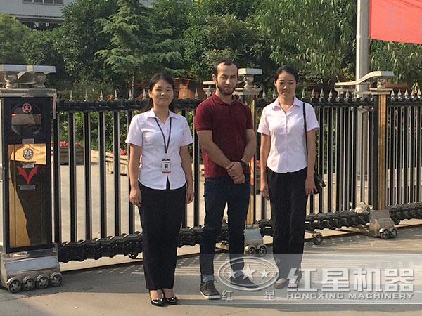 來廠參觀、咨詢設(shè)備的客戶