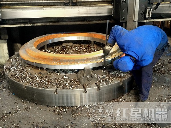 技術(shù)人員對于設(shè)備配件進行嚴格把控 技術(shù)人員對于設(shè)備配件進行嚴格把控