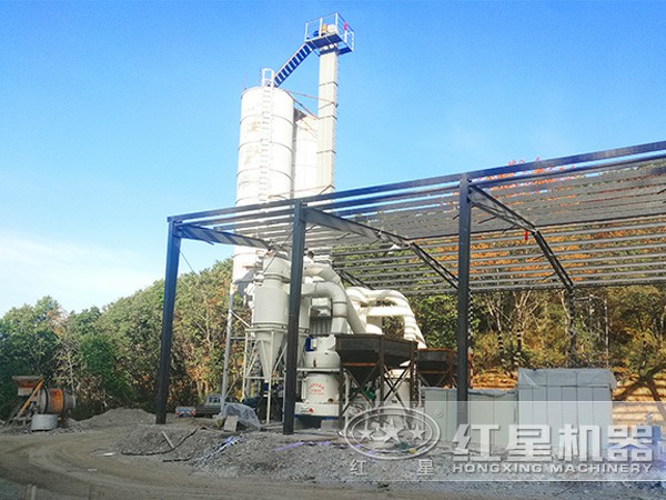 正在磨粉生產(chǎn)線中作業(yè)的高強(qiáng)磨粉機(jī) 正在磨粉生產(chǎn)線中作業(yè)的高強(qiáng)磨粉機(jī)