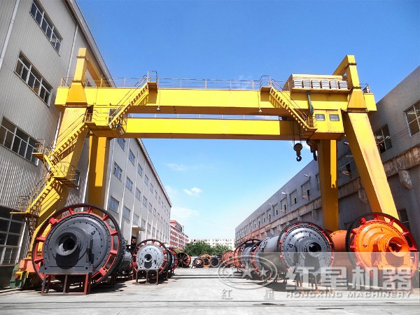 紅星廠區(qū)擺放的棒磨式細沙機 紅星廠區(qū)擺放的棒磨式細沙機