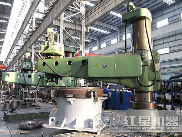 圓錐破碎機生產(chǎn)車(chē)間