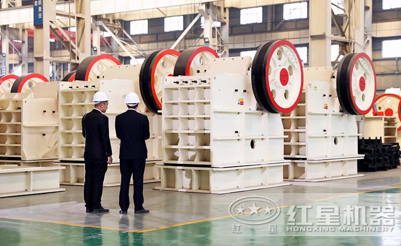 用戶(hù)參觀(guān)廠(chǎng)家碎石機車(chē)間 用戶(hù)參觀(guān)廠(chǎng)家碎石機車(chē)間