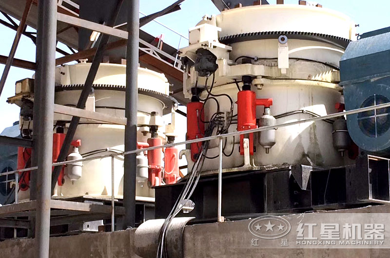 多缸液壓圓錐破作業(yè)現場(chǎng)