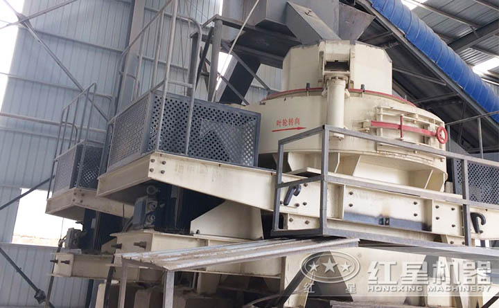 石料制砂現場(chǎng)