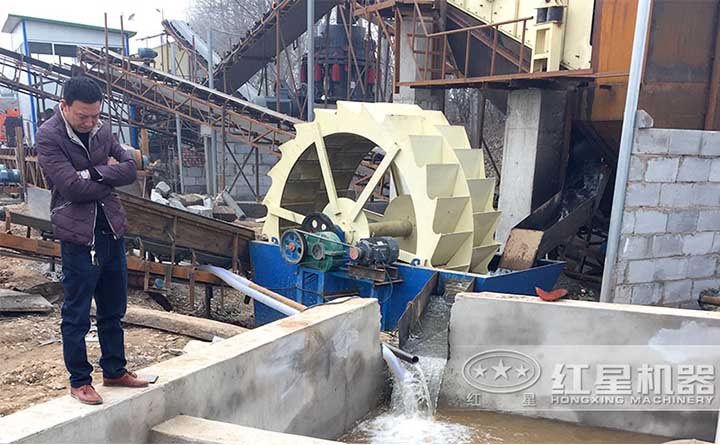 設(shè)有沉淀池洗砂機客戶現(xiàn)場 設(shè)有沉淀池洗砂機客戶現(xiàn)場