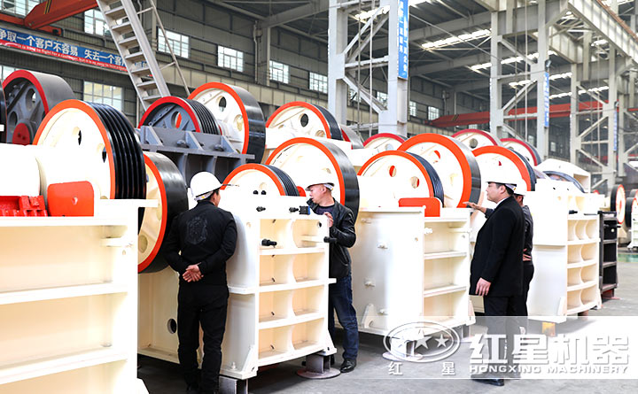 來(lái)廠(chǎng)參觀(guān)顎破的客戶(hù) 來(lái)廠(chǎng)參觀(guān)顎破的客戶(hù)