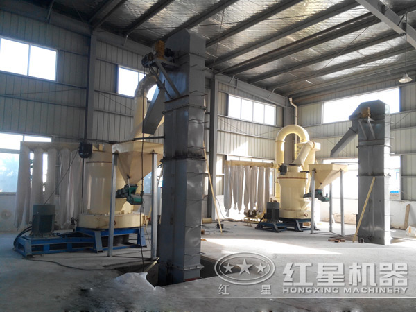 室內(nèi)磨粉生產(chǎn)現(xiàn)場 室內(nèi)磨粉生產(chǎn)現(xiàn)場