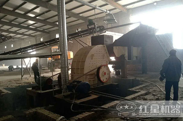 錘式破碎機現場(chǎng)