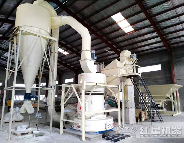 磨粉機作業(yè)現(xiàn)場 磨粉機作業(yè)現(xiàn)場