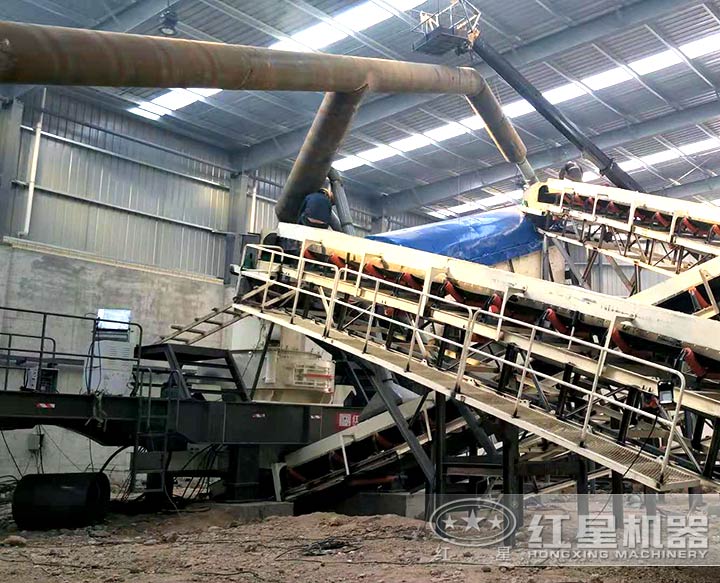 移動(dòng)破碎生產(chǎn)線(xiàn) 移動(dòng)破碎生產(chǎn)線(xiàn)