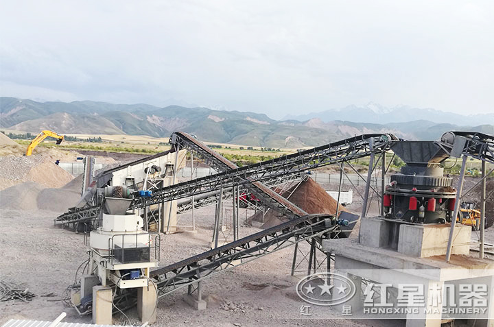 鵝卵石制砂現場(chǎng) 鵝卵石制砂現場(chǎng)