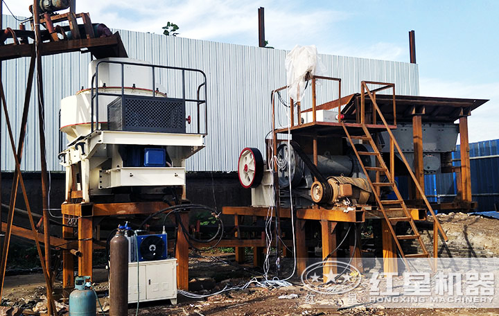 鵝卵石制砂現場(chǎng) 鵝卵石制砂現場(chǎng)