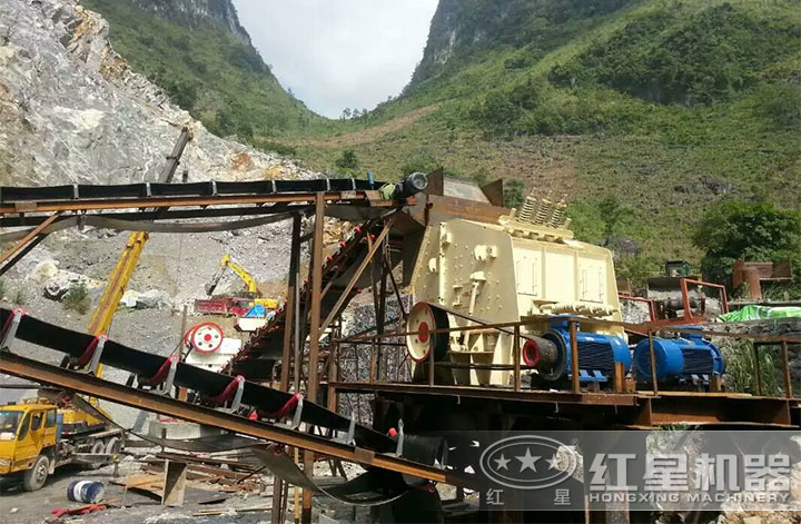 碎石加工現(xiàn)場 碎石加工現(xiàn)場