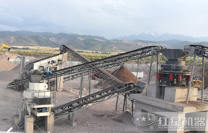 鵝卵石制砂現(xiàn)場 鵝卵石制砂現(xiàn)場