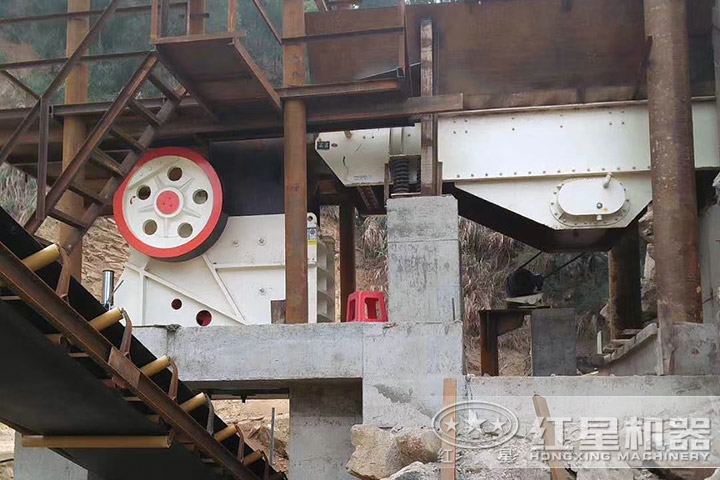 顎式破碎機現場(chǎng) 顎式破碎機現場(chǎng)