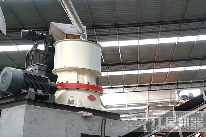 圓錐破碎機現場(chǎng) 圓錐破碎機現場(chǎng)
