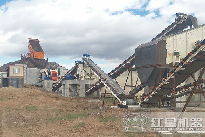 一套碎石機作業(yè)現場(chǎng) 一套碎石機作業(yè)現場(chǎng)