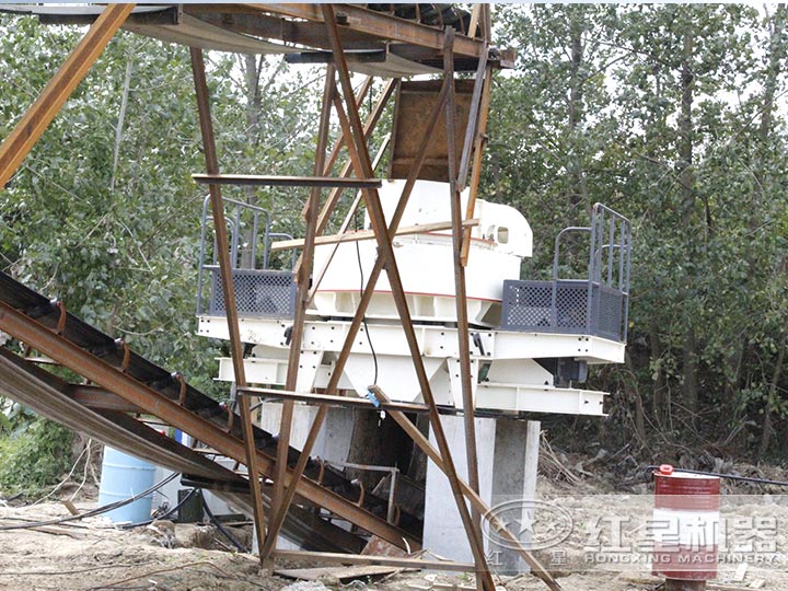 不同廠(chǎng)家生產(chǎn)的一小時(shí)產(chǎn)200噸的新型打砂設備價(jià)格不一樣