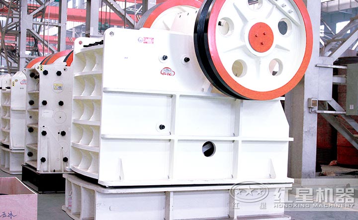 顎式破碎機(jī)設(shè)備簡單，運(yùn)行效果好