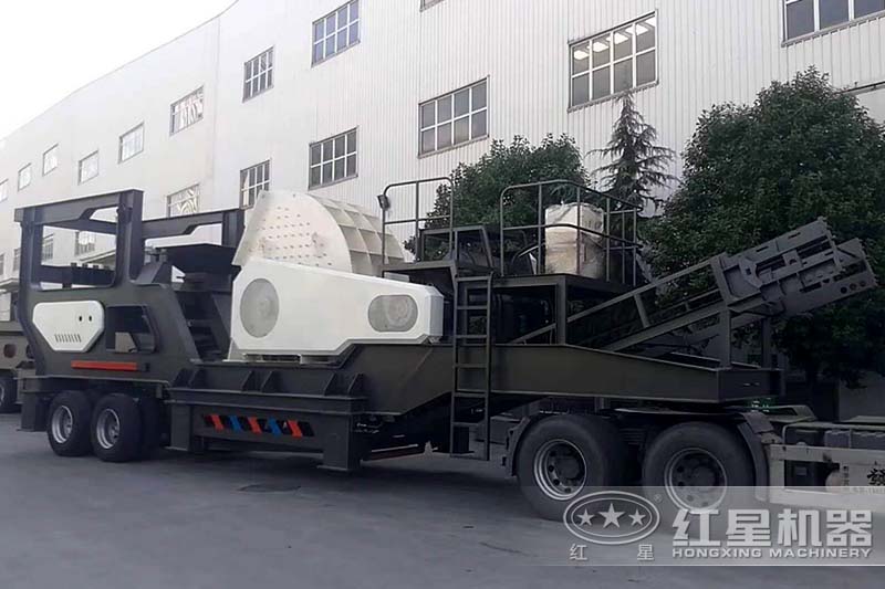 大型移動(dòng)重錘式破碎機 大型移動(dòng)重錘式破碎機