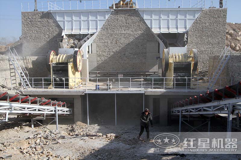 河北客戶破碎石子現(xiàn)場(chǎng)配置2臺(tái)PE-1200×1500型顎破