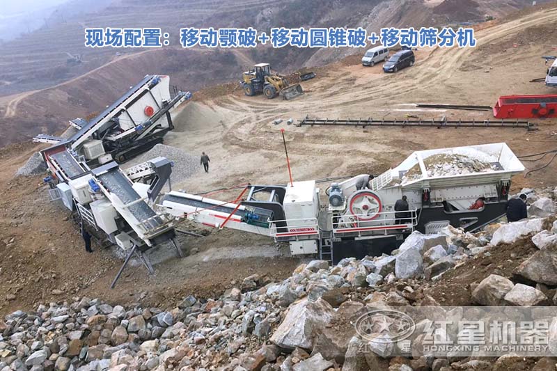 移動(dòng)石子破碎機(jī)三機(jī)串聯(lián)生產(chǎn)現(xiàn)場 移動(dòng)石子破碎機(jī)三機(jī)串聯(lián)生產(chǎn)現(xiàn)場